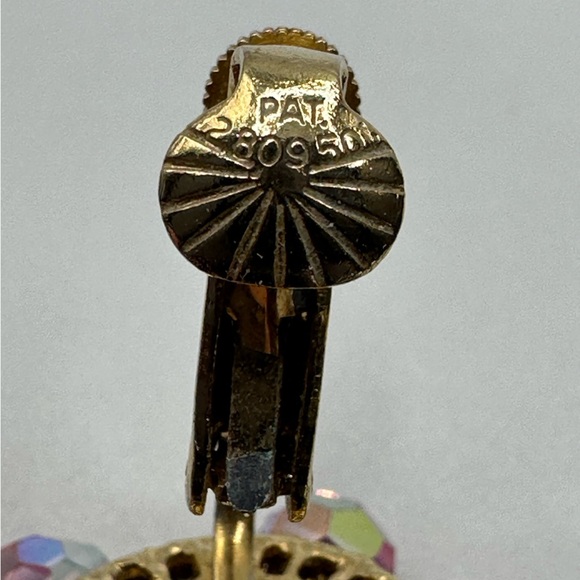 VTG Vendome Pink Beaded Cluster Clip Earrings Pat 280950 AB  Gold Tone 1950s - Picture 2 of 15